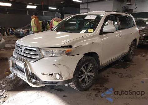 2011 Toyota Highlander Base V6 z USA, uszkodzony, nr VIN 5TDBK3EH5BS065557